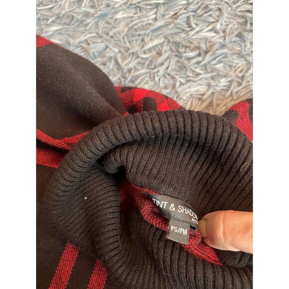 Tint & Shadow Black Red Plaid Poncho Style Turtleneck Sweater Size M P - Picture 4 of 7